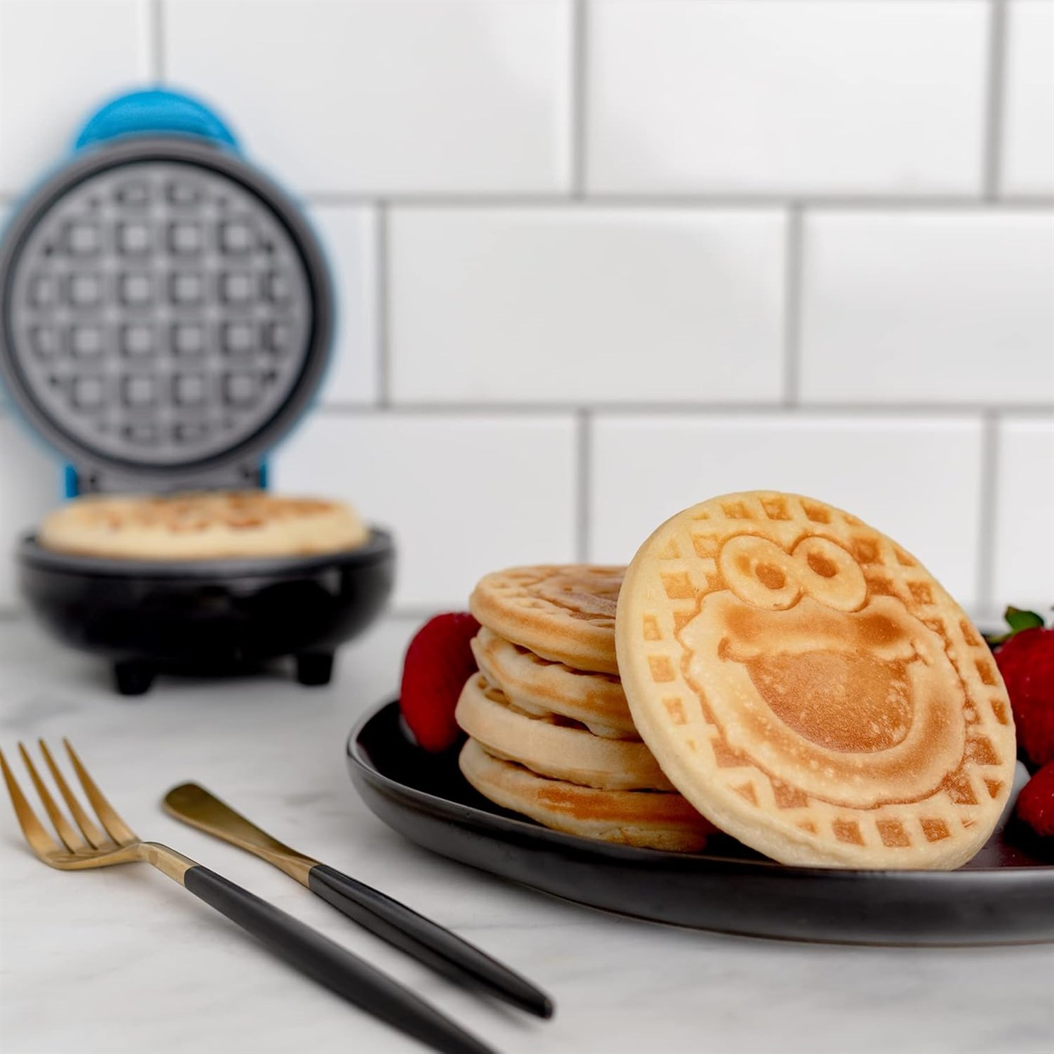 Uncanny Brands Cookie Monster Waffle